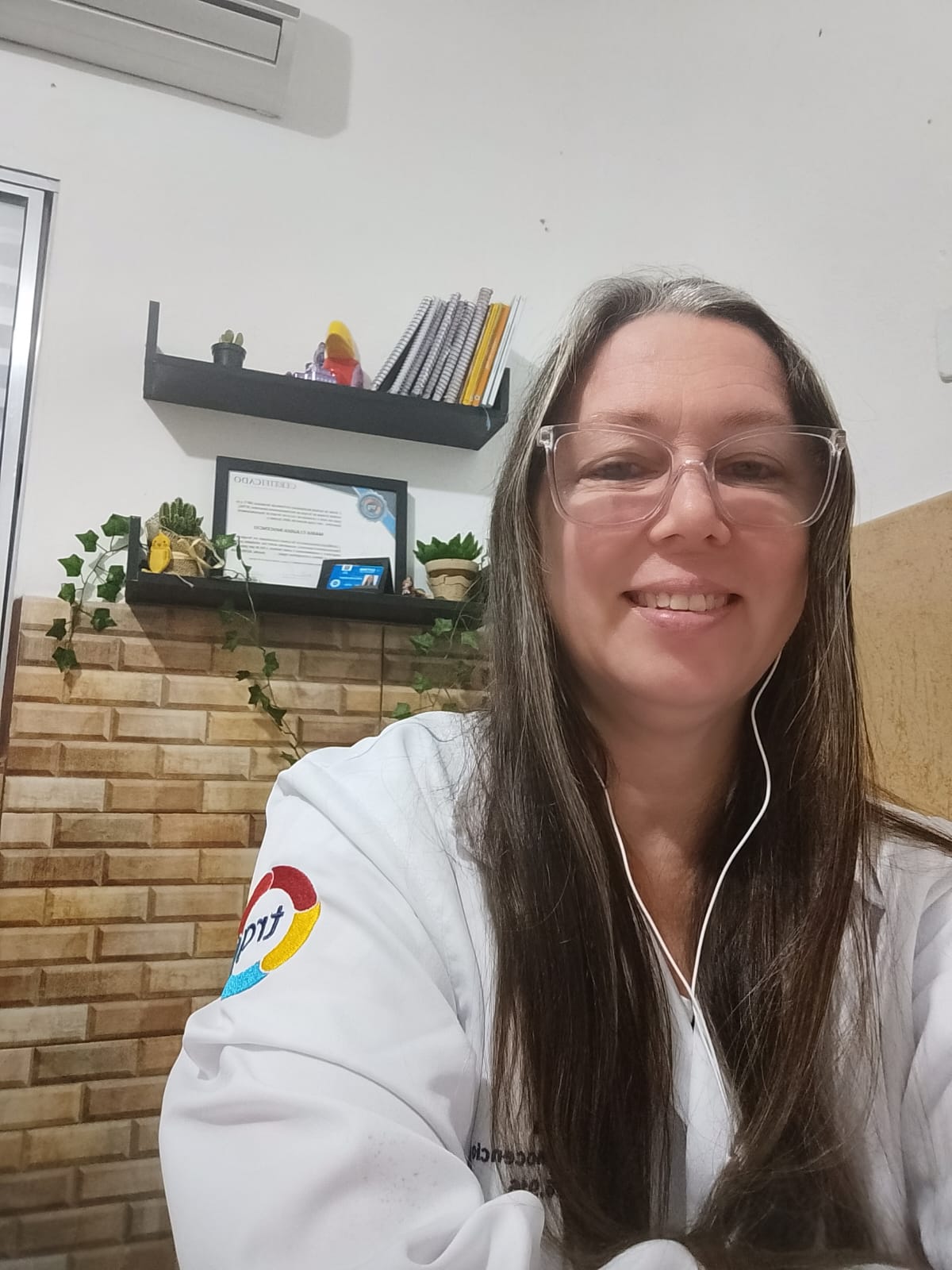 Maria Cláudia em seu consultório